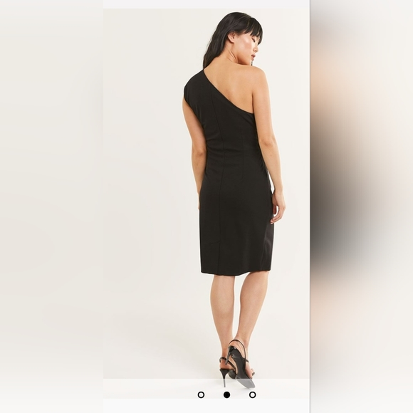 One shoulder black dress - Picture 2 of 3